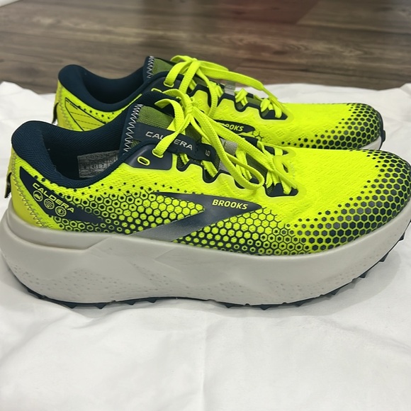 Brooks Caldera 6. Highlighter yellow. Size 8 men’s. - Picture 4 of 4